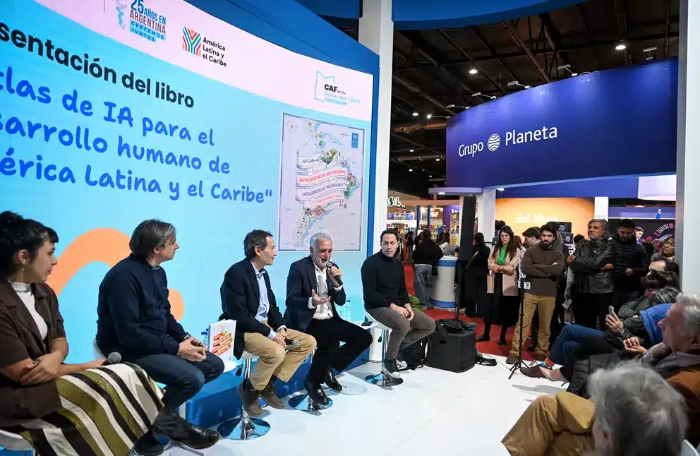 CAF presentó en la Feria del Libro el “Atlas de IA para el desarrollo humano de América Latina y el Caribe”