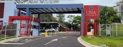 Egresados de la UNA en sistemas y finanzas encuentran empleo en Corredores y Golfito